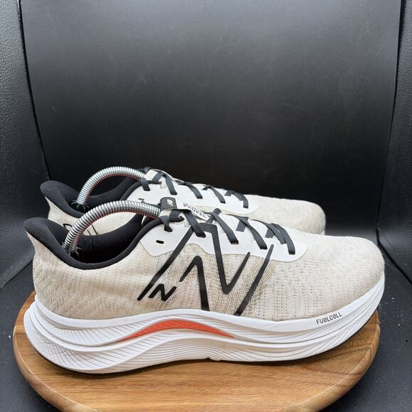 New Balance Men\'s Size 10 FuelCell Propel V4 Running Shoes White Sneakers main image 5